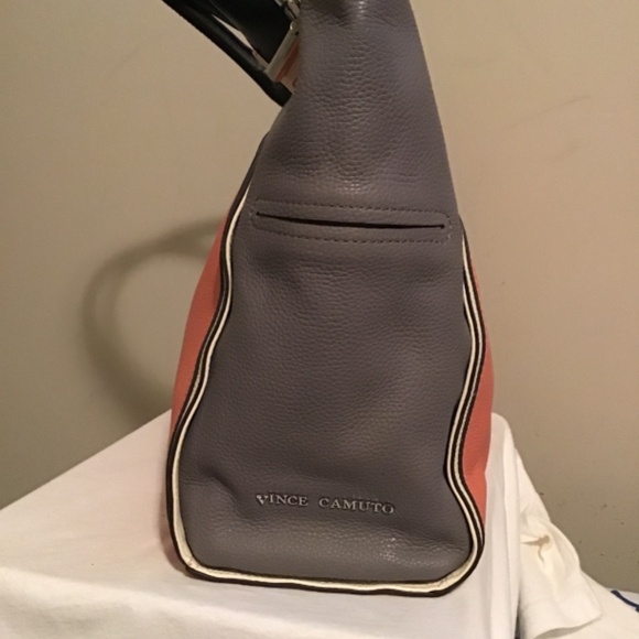 😎Vince Camuto, see photos, great cond., super clean inside, great leather 🔥 - Picture 4 of 8